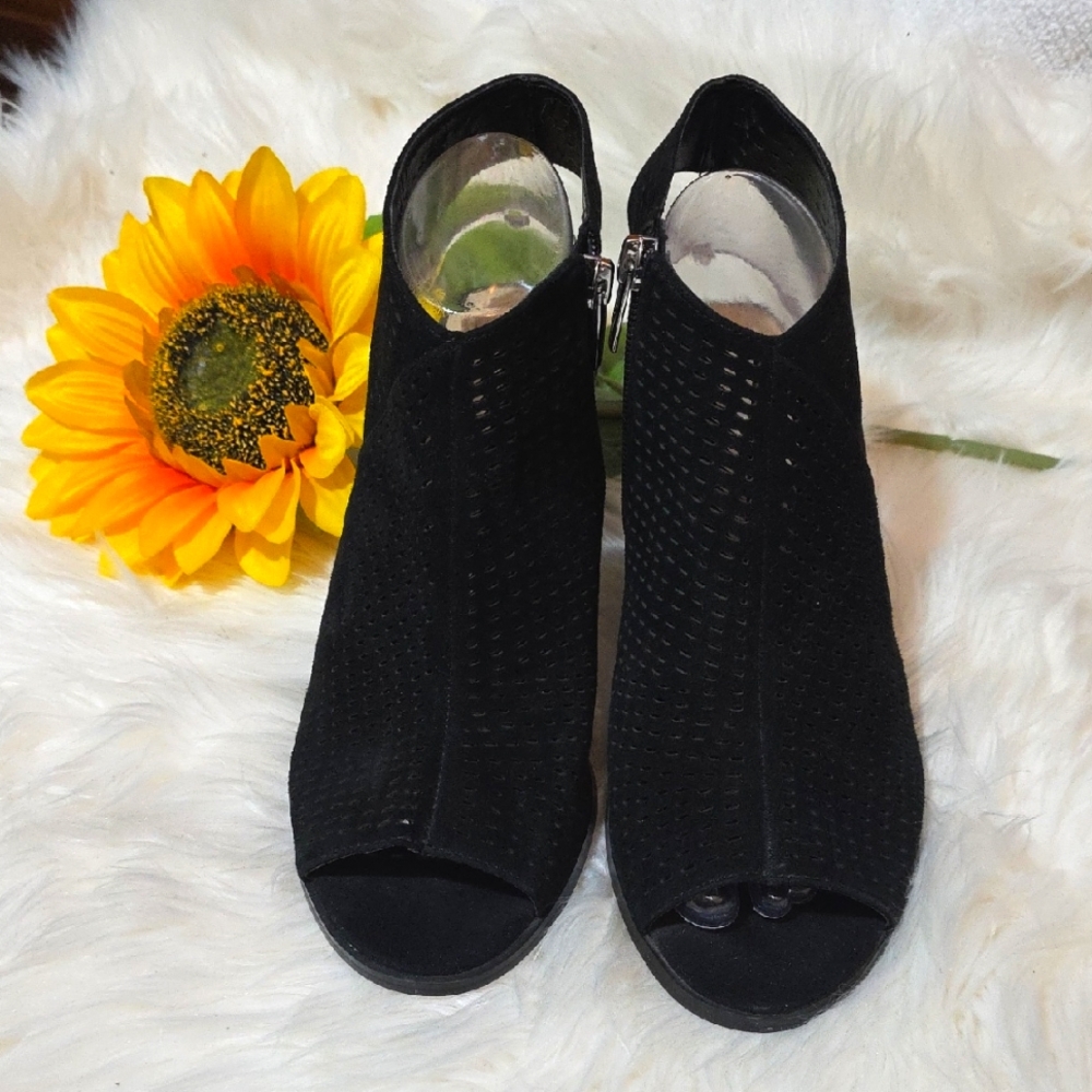 Vince Camuto Leather Peep-Toe Cut out Ankle Bootie